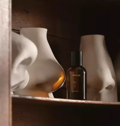 How to apply Tacit Eau de Parfum